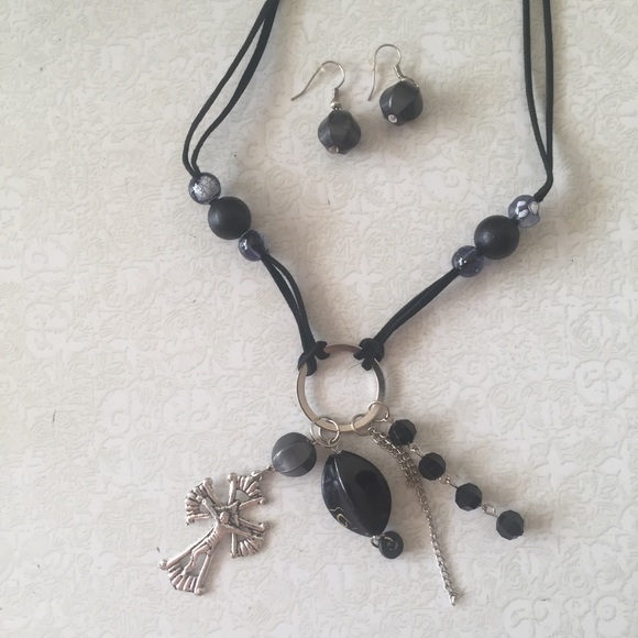 Silver-tone Leather and Beads Pendant Necklace and Earrings Set - Picture 13 of 15